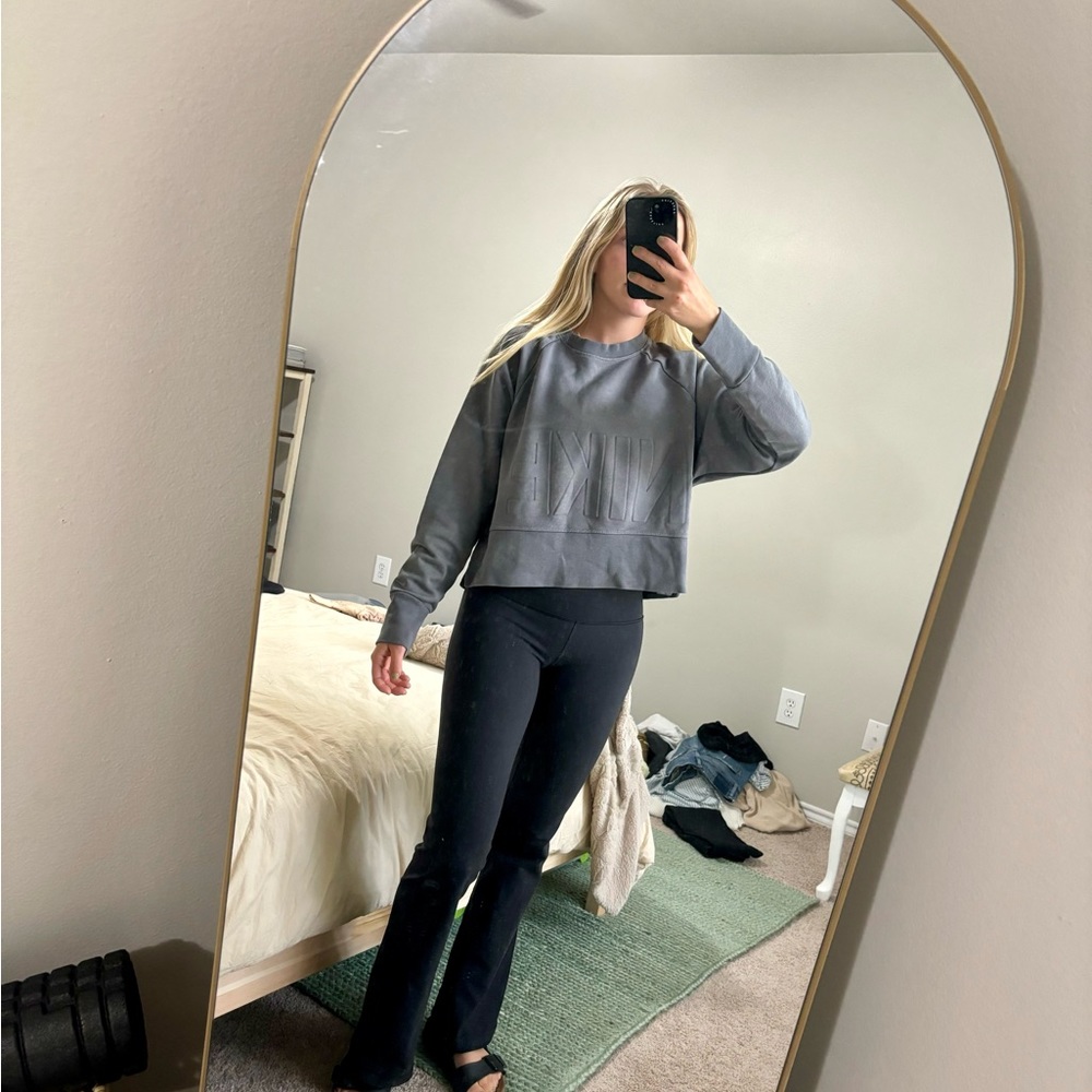 Cropped Nike pullover / sweatshirt